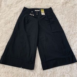 5/$25 ❤️Old Navy Low Waist Capris NWT